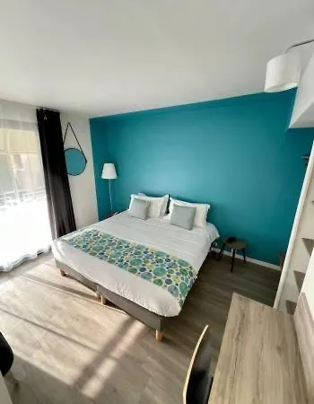 Hotel Cantosorgue LʼIsle-sur-la-Sorgue Esterno foto