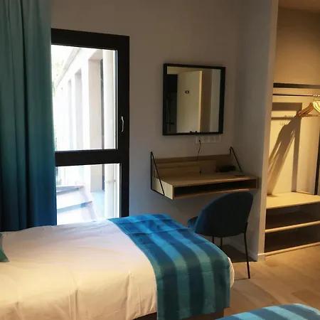Hotel Cantosorgue LʼIsle-sur-la-Sorgue Esterno foto